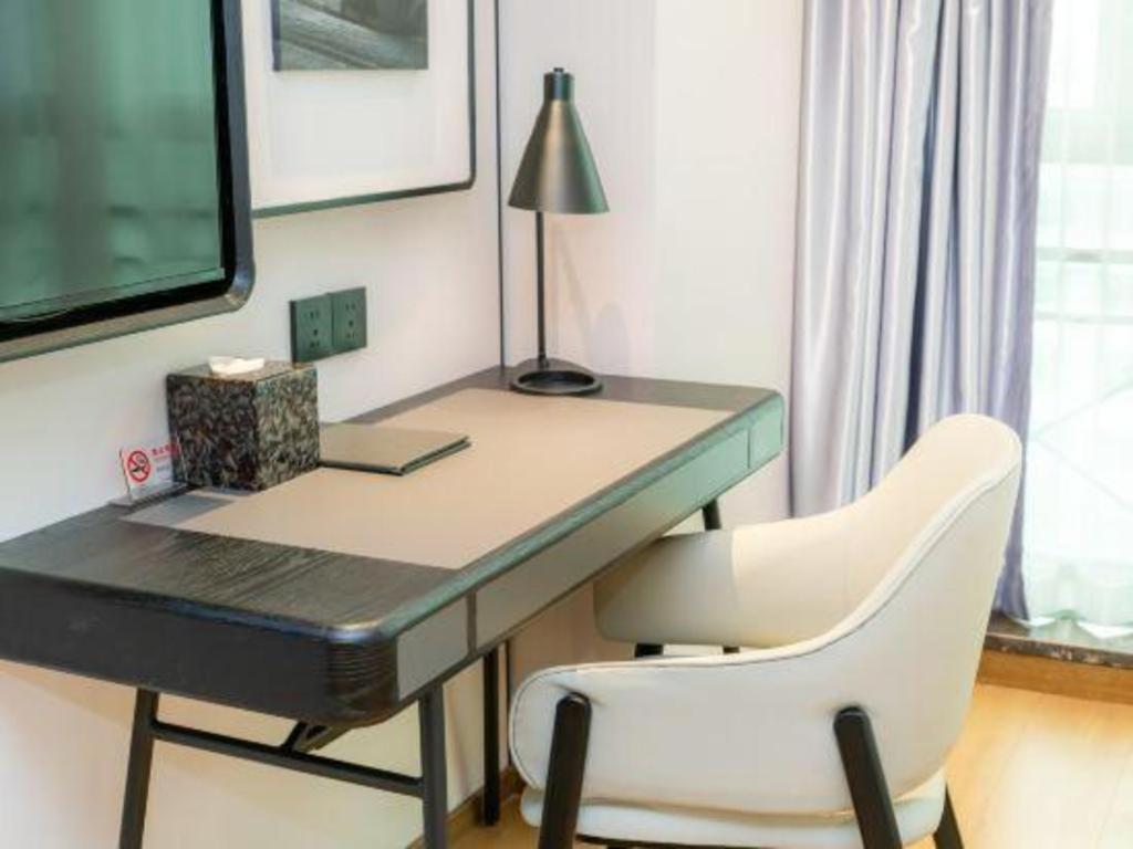 Hotel Yitel Hongqiao Caohejing Hongmei Road Metro Station 4*