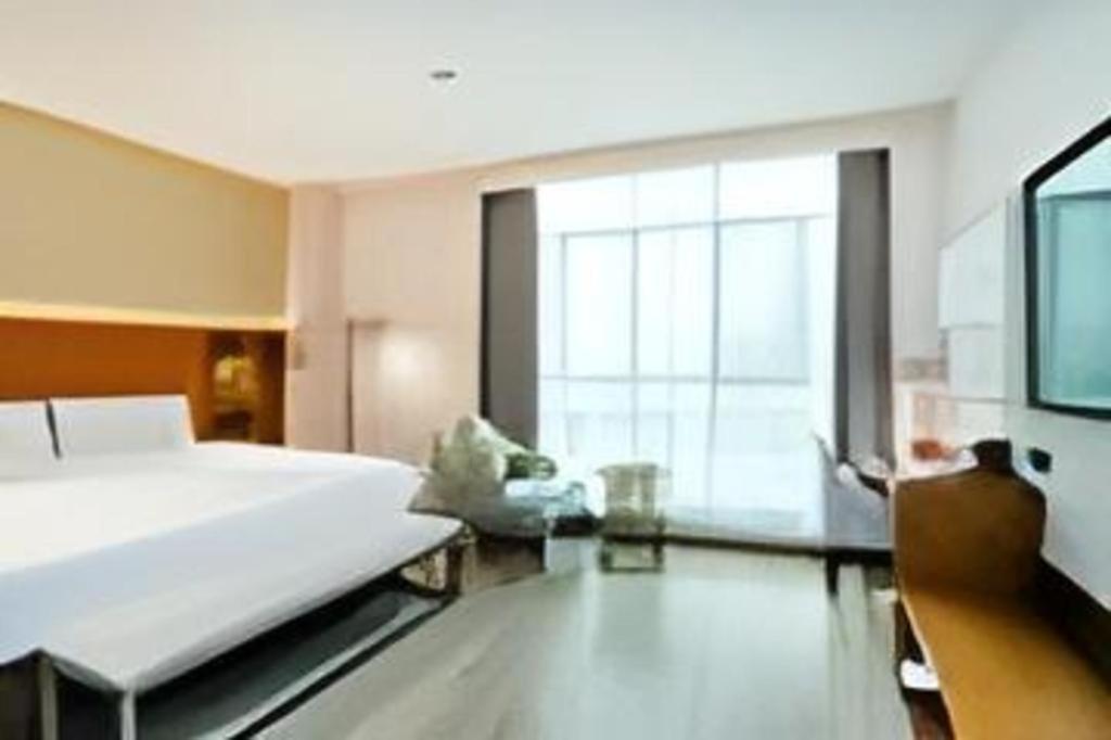 Hotel Yitel Hongqiao Caohejing Hongmei Road Metro Station 4*