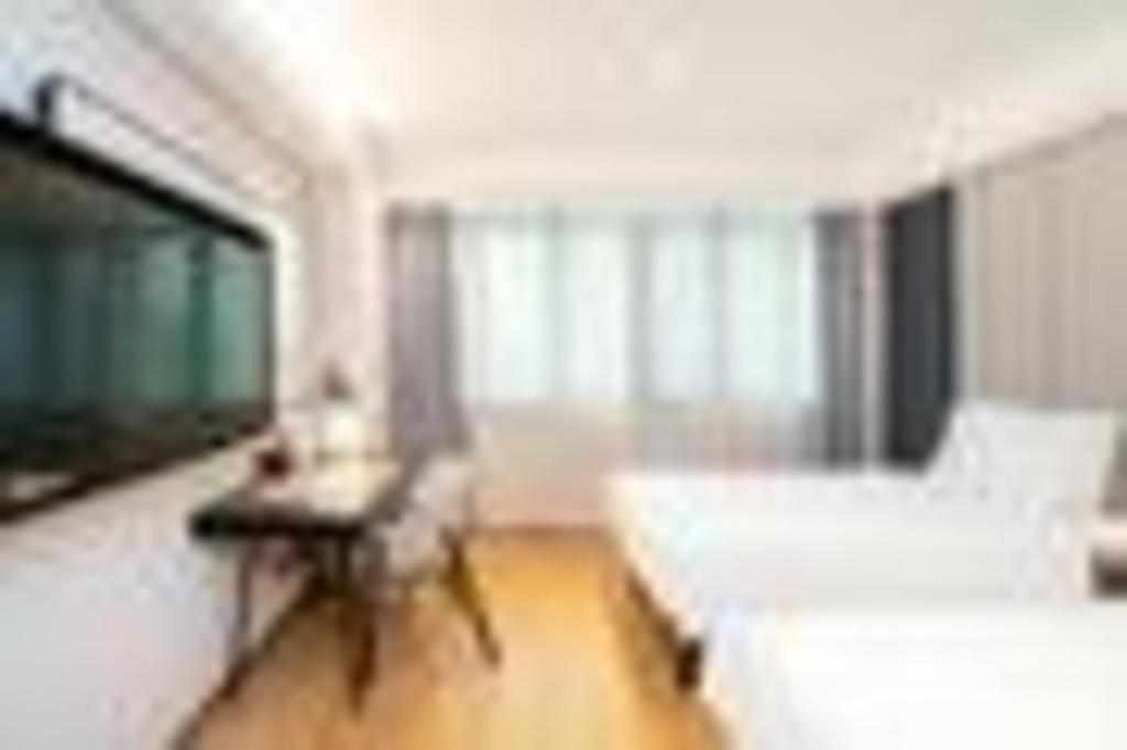 Yitel Hongqiao Caohejing Hongmei Road Metro Station 4*