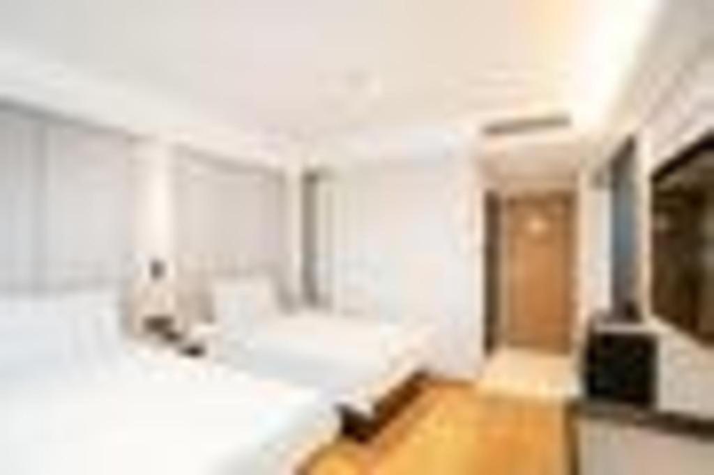 Yitel Hongqiao Caohejing Hongmei Road Metro Station Hotel 4*