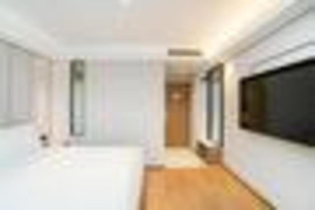 Yitel Hongqiao Caohejing Hongmei Road Metro Station Hotel 4*