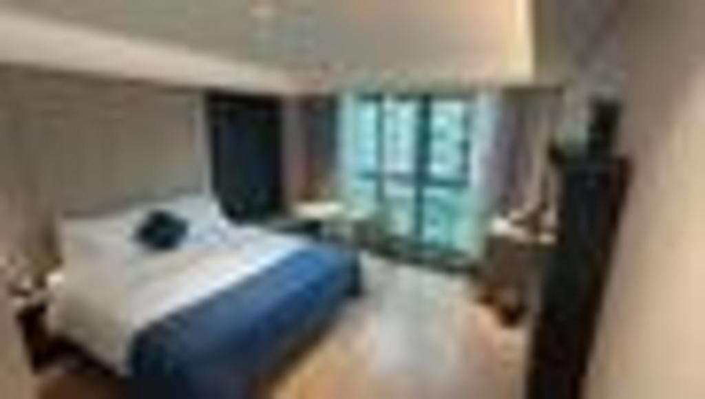 Yitel Hongqiao Caohejing Hongmei Road Metro Station 4*