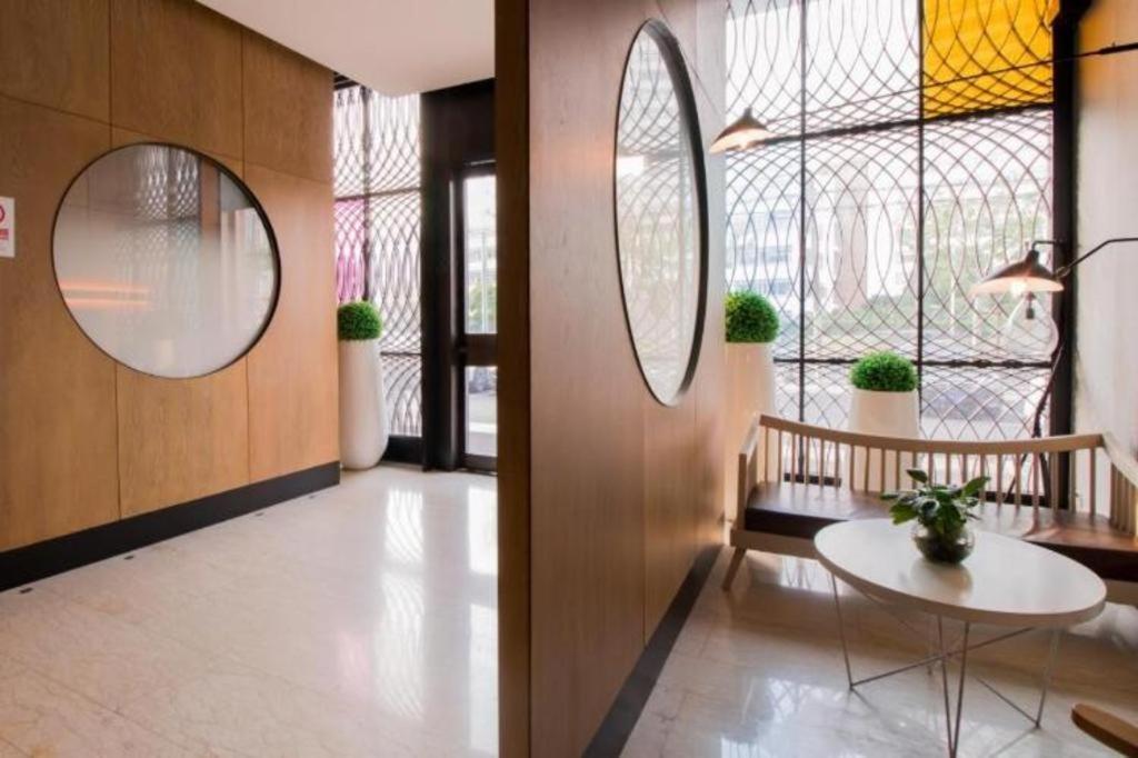 Yitel Hongqiao Caohejing Hongmei Road Metro Station Hotel 4*